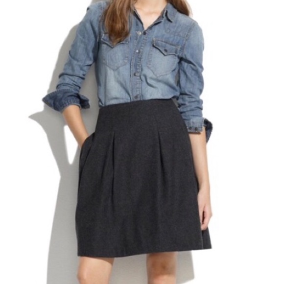 Madewell Dresses & Skirts - Madewell Structured Pleat Skirt! Size 2